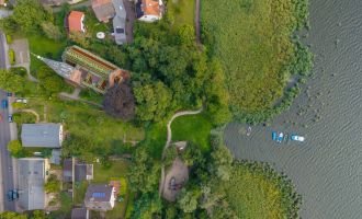 Blick auf die Dorfkirche von oben, Foto: Martin Karnbach, Lizenz: Gemeinde Schwielowsee